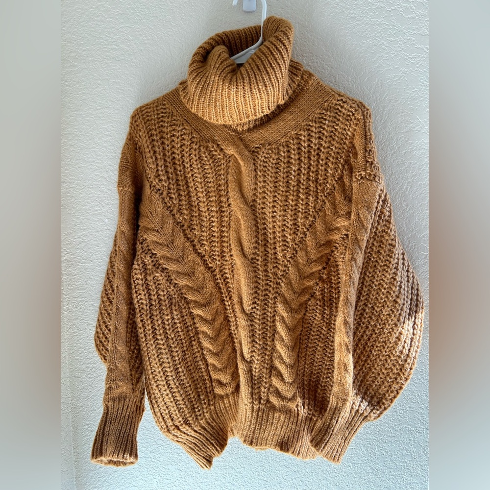 Knitted oversized turtleneck sweater in perfect condition